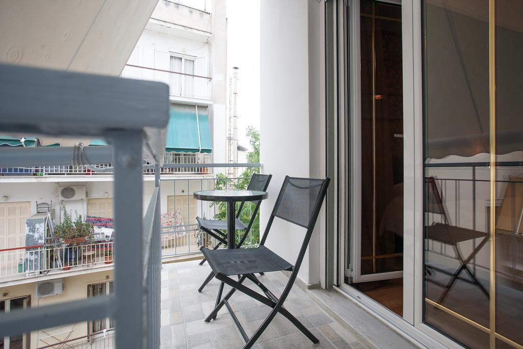 Elegant And Safe Gold And Blue Apartment Walk To Acropolis Athens Exterior photo