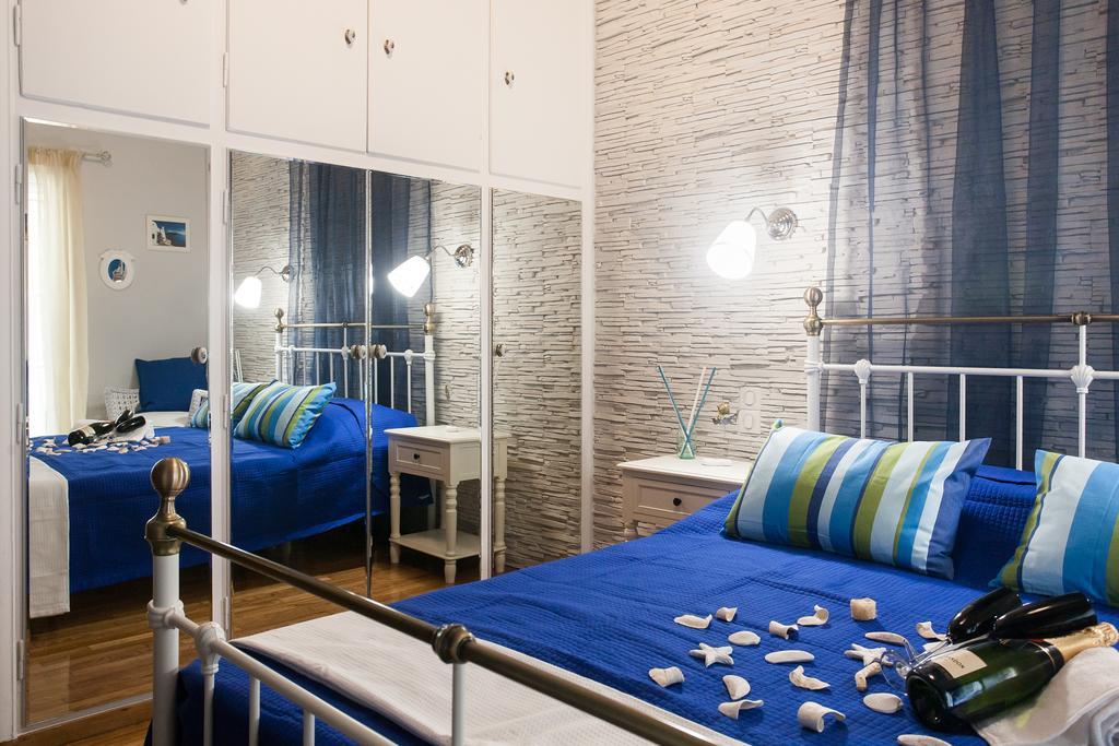 Elegant And Safe Gold And Blue Apartment Walk To Acropolis Athens Exterior photo